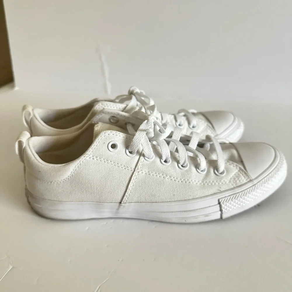 Converse White Sneakers Low Tops, lightly used